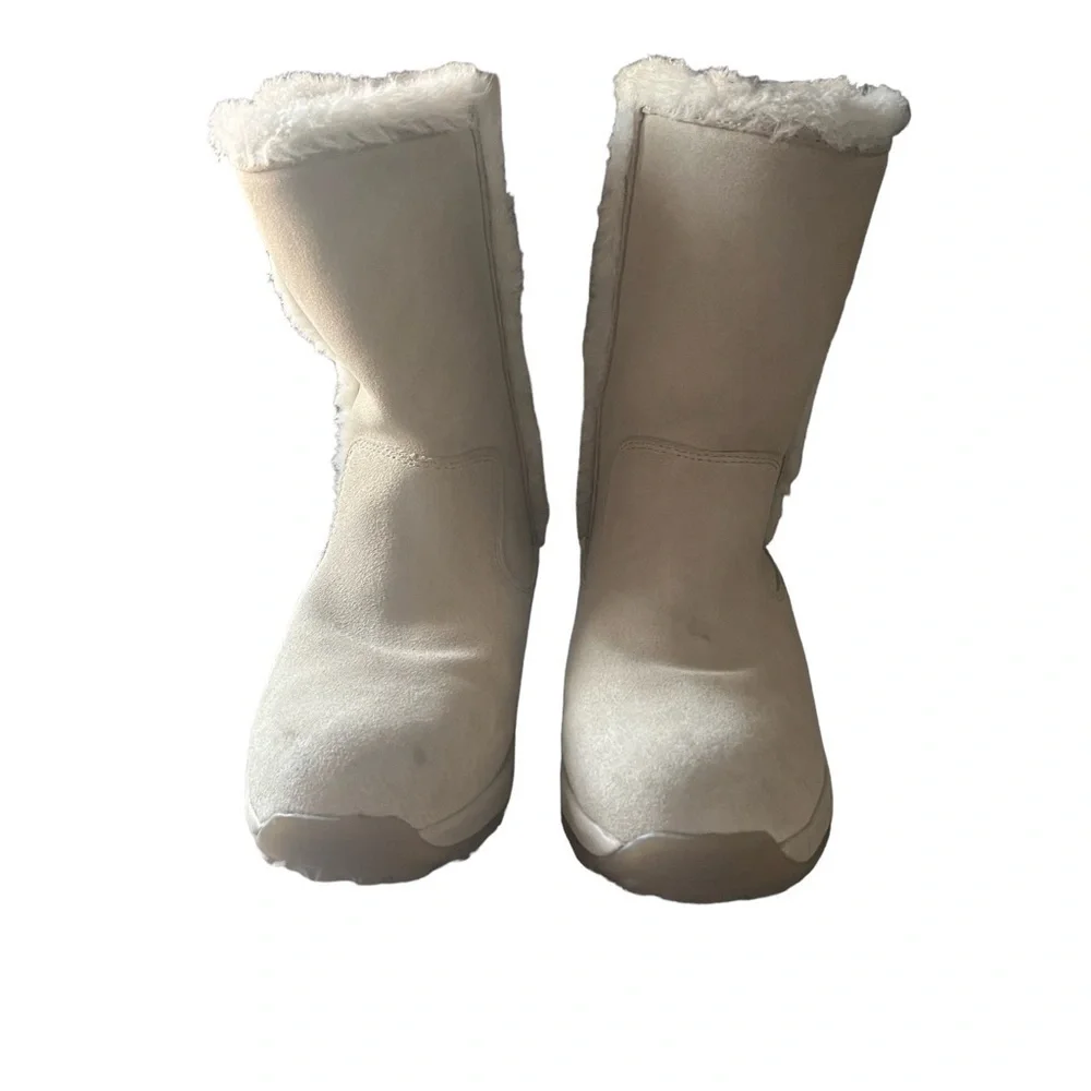 L.L. BEAN Cream Shearling lined Boots Size 6 — Super warm & cozy!!!!